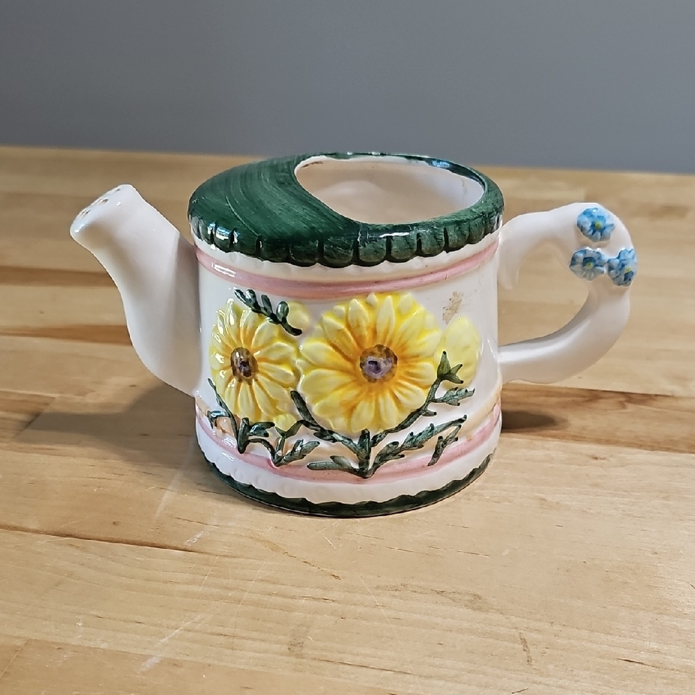 ​🌻 Vintage Ceramic Sunflower Watering Can Accent Planter